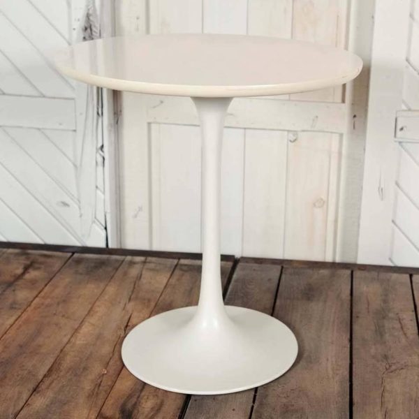 Mid-Century Modern Saarinen-Style Tall Tulip End, Side or Lamp Table