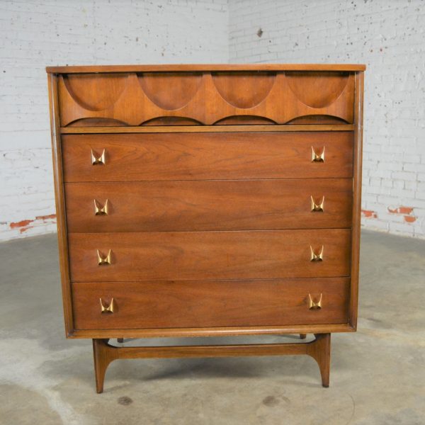 Mid-Century Modern Broyhill Brasilia 6130-40 Chest of Drawers