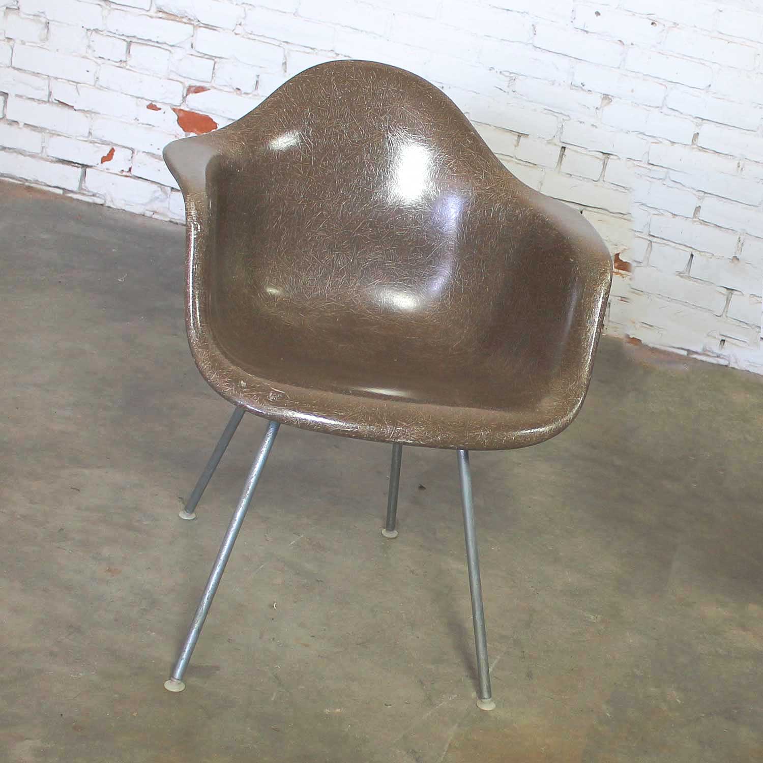 Herman Miller Eames Molded Fiberglass DAX Shell Arm Chair with H Base in Seal Brown