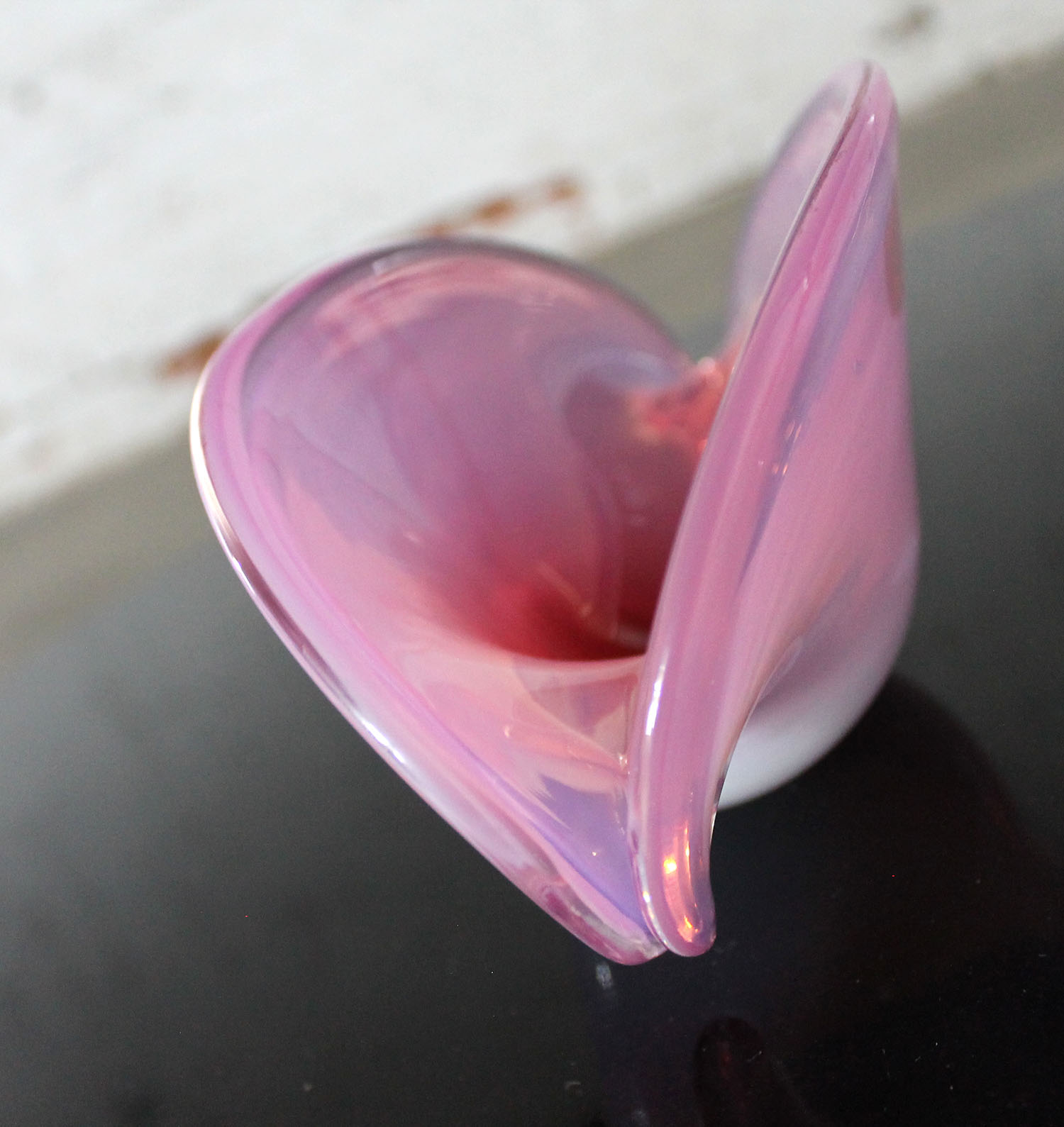 Décora Import Opalescent Pink Clamshell Murano Glass Bowl Mid Century Modern