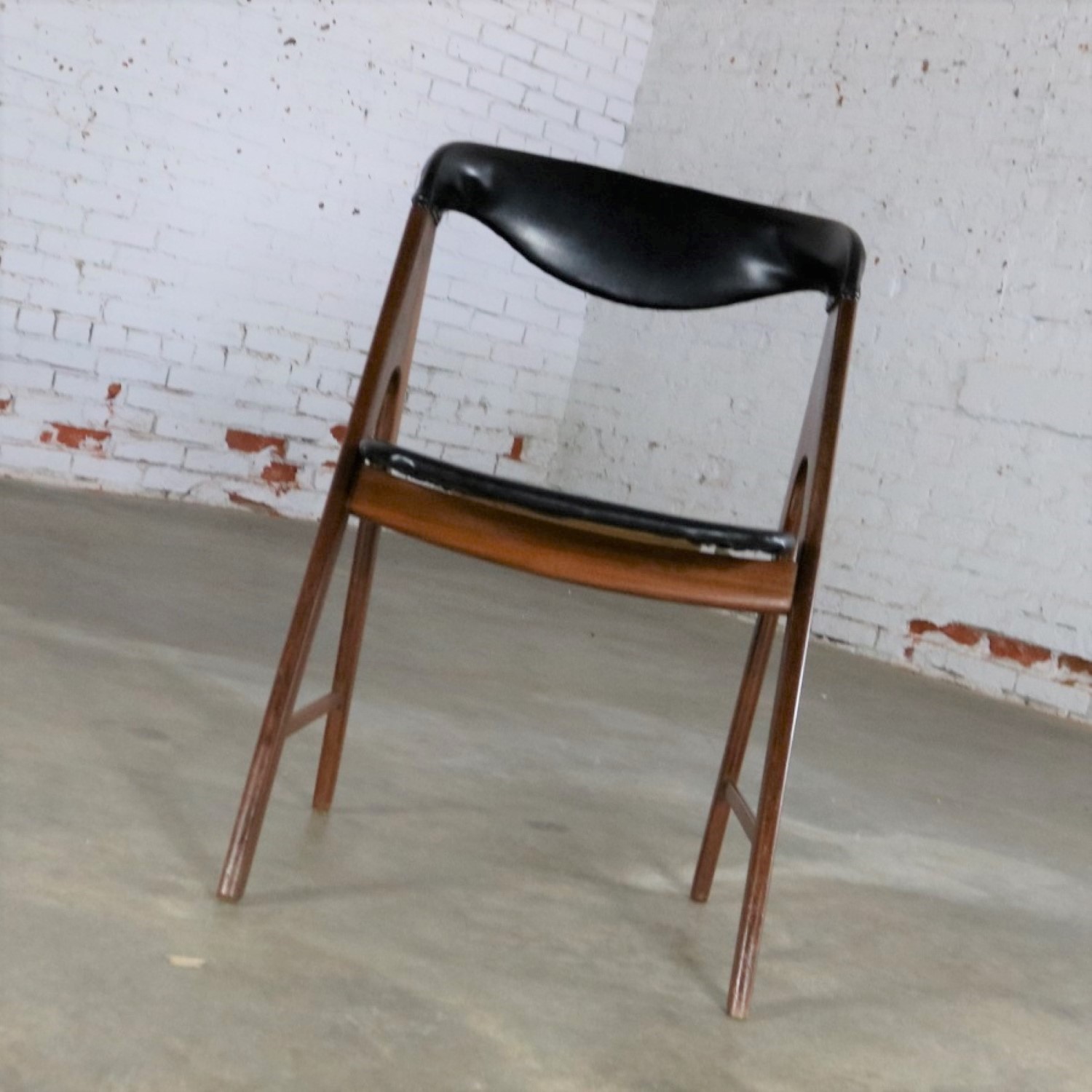 Small A Frame Scandinavian Modern Side Chair Manner of Kai Kristiansen Compass Chair