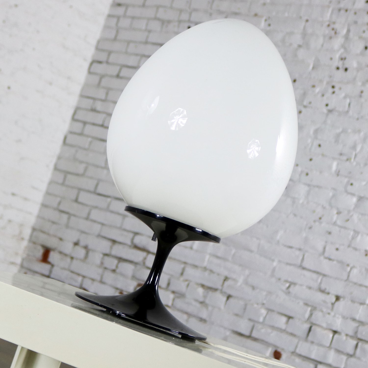 Bill Curry Stemlite Tulip Base Table Lamp for Design Line with Egg Shaped White Globe