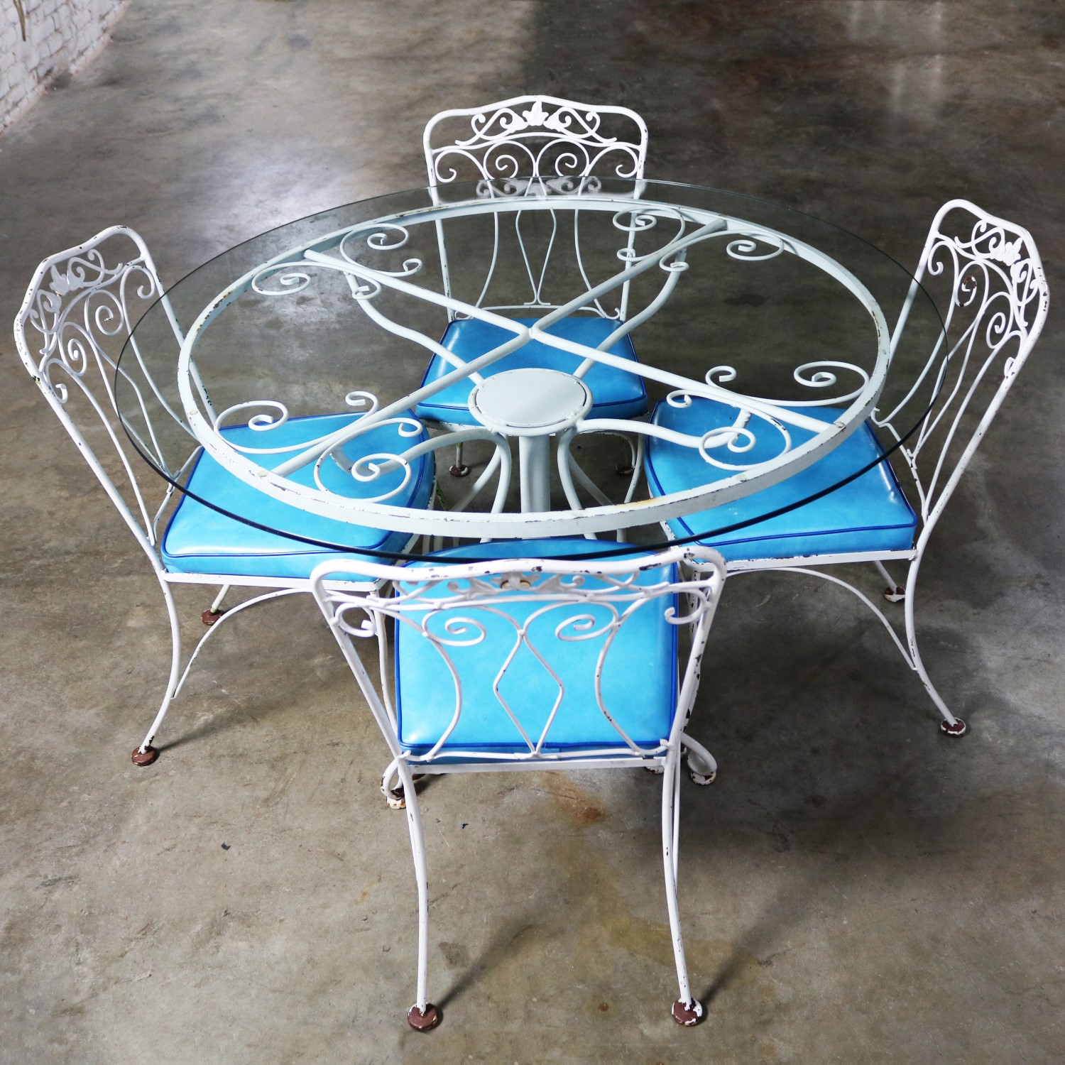 Salterini Style Wrought Iron Patio Set Round Table and Four Chairs with Turquoise Vinyl Seats