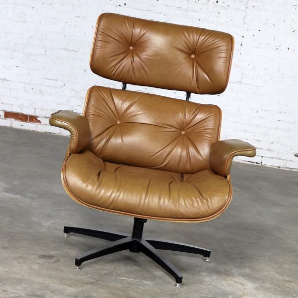 Mid Century Modern Lounge Chair Attributed to Selig Plycraft and in the Style of Eames