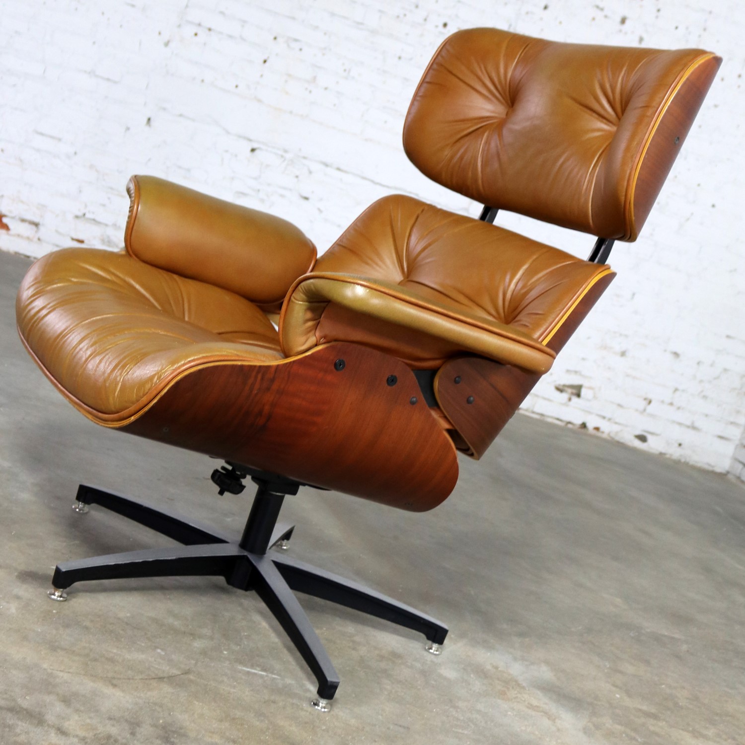Mid Century Modern Lounge Chair Attributed to Selig