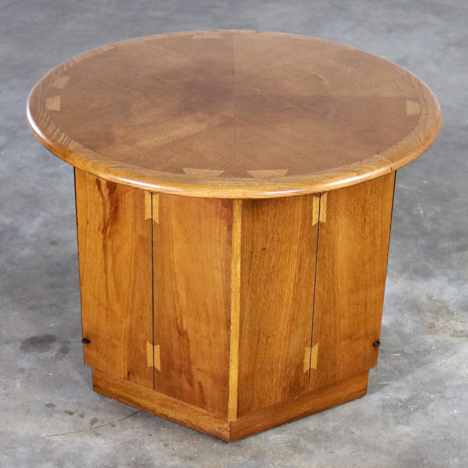 Lane Acclaim Dovetail End Table with Round Top and Hexagon Cabinet Base by Andre Bus