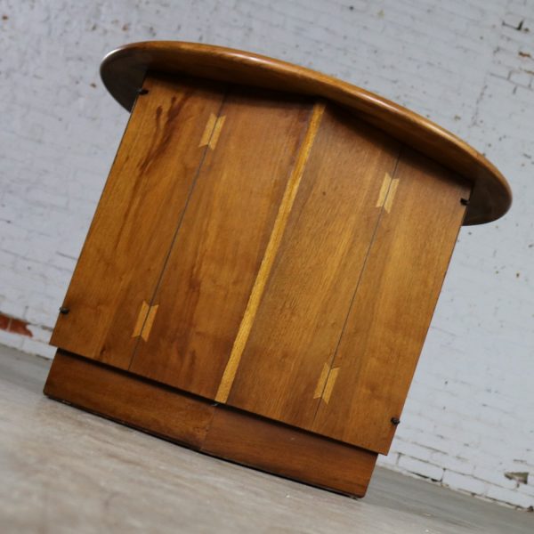 Lane Acclaim Dovetail End Table with Round Top and Hexagon Cabinet Base by Andre Bus