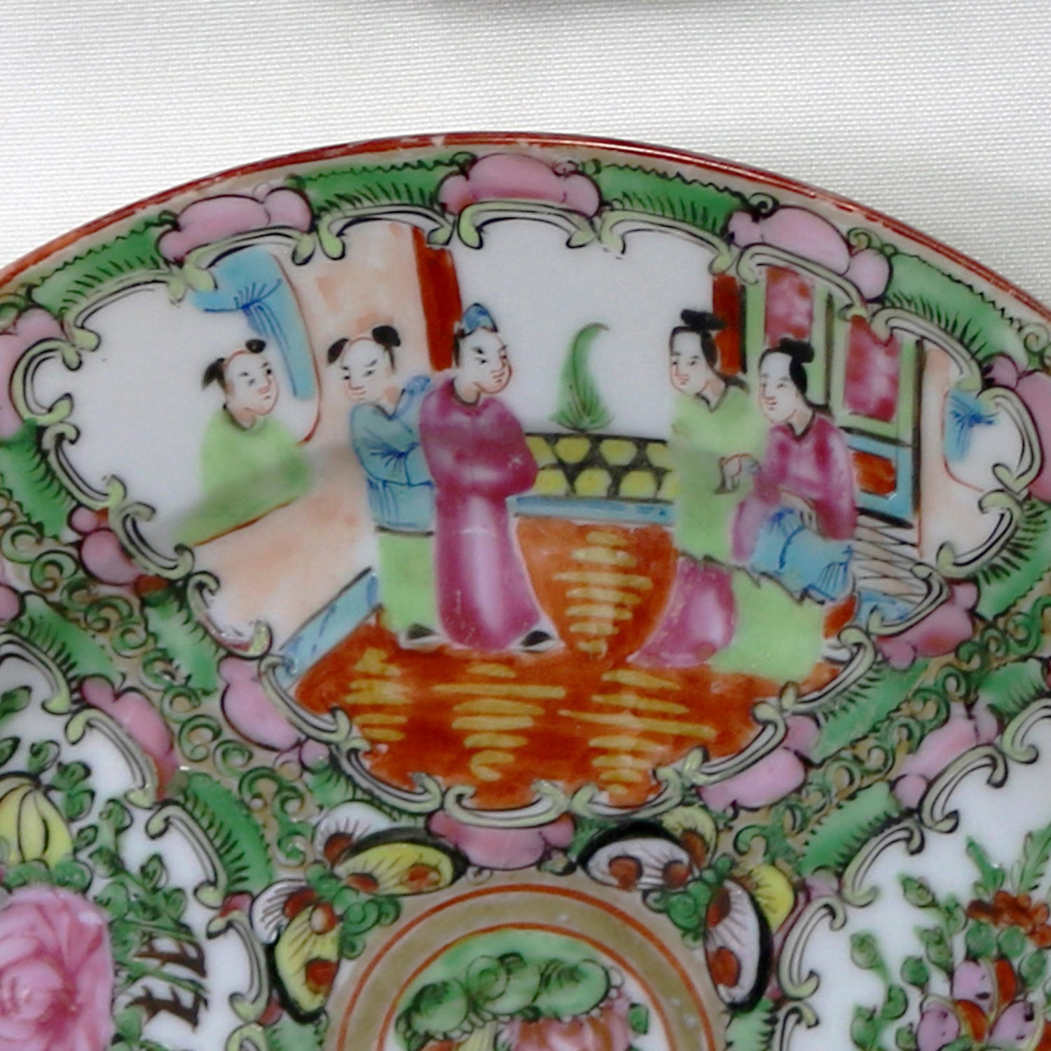 Antique Chinese Qing Rose Medallion Porcelain Nine Inch Plates Traditional Design Set of 4 Peeking - 2 and 2