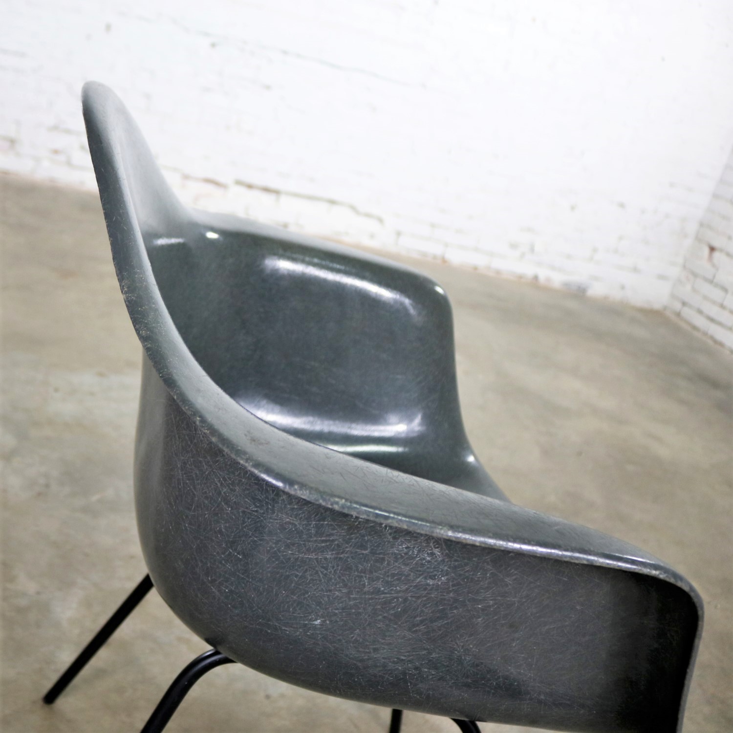 Elephant Hide Gray Eames Herman Miller Molded Fiberglass DAX Arm Shell Chair H Base