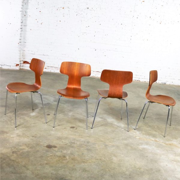 Arne Jacobsen for Fritz Hansen Model 3103 Hammer T Chairs Se