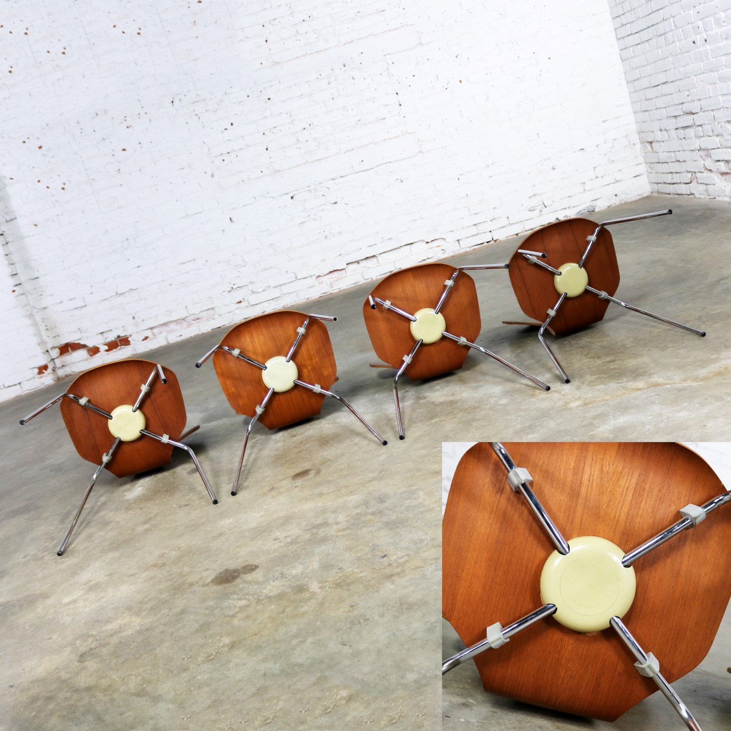 Arne Jacobsen for Fritz Hansen Model 3103 Hammer T Chairs Se