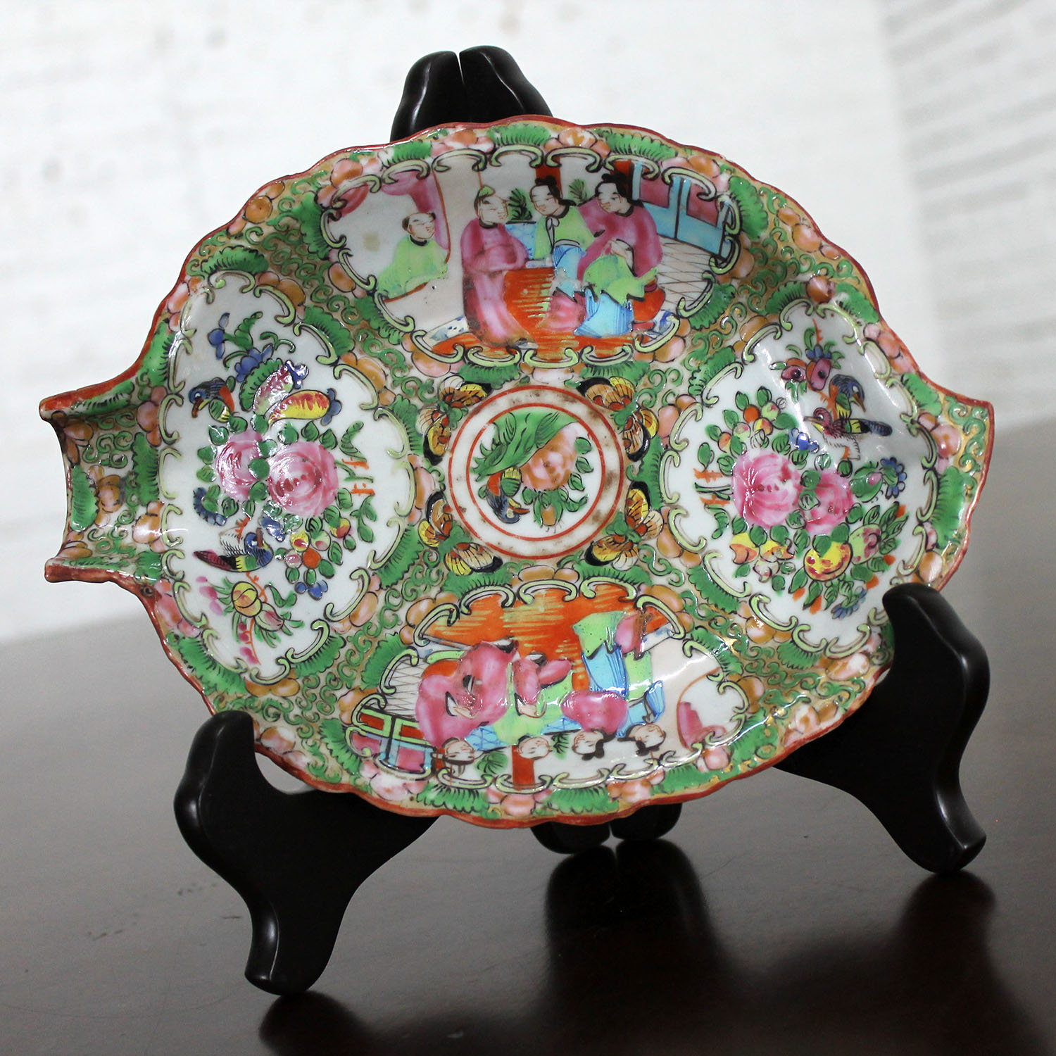 Antique Chinese Qing Rose Medallion Porcelain Leaf Shaped Dish or Tray