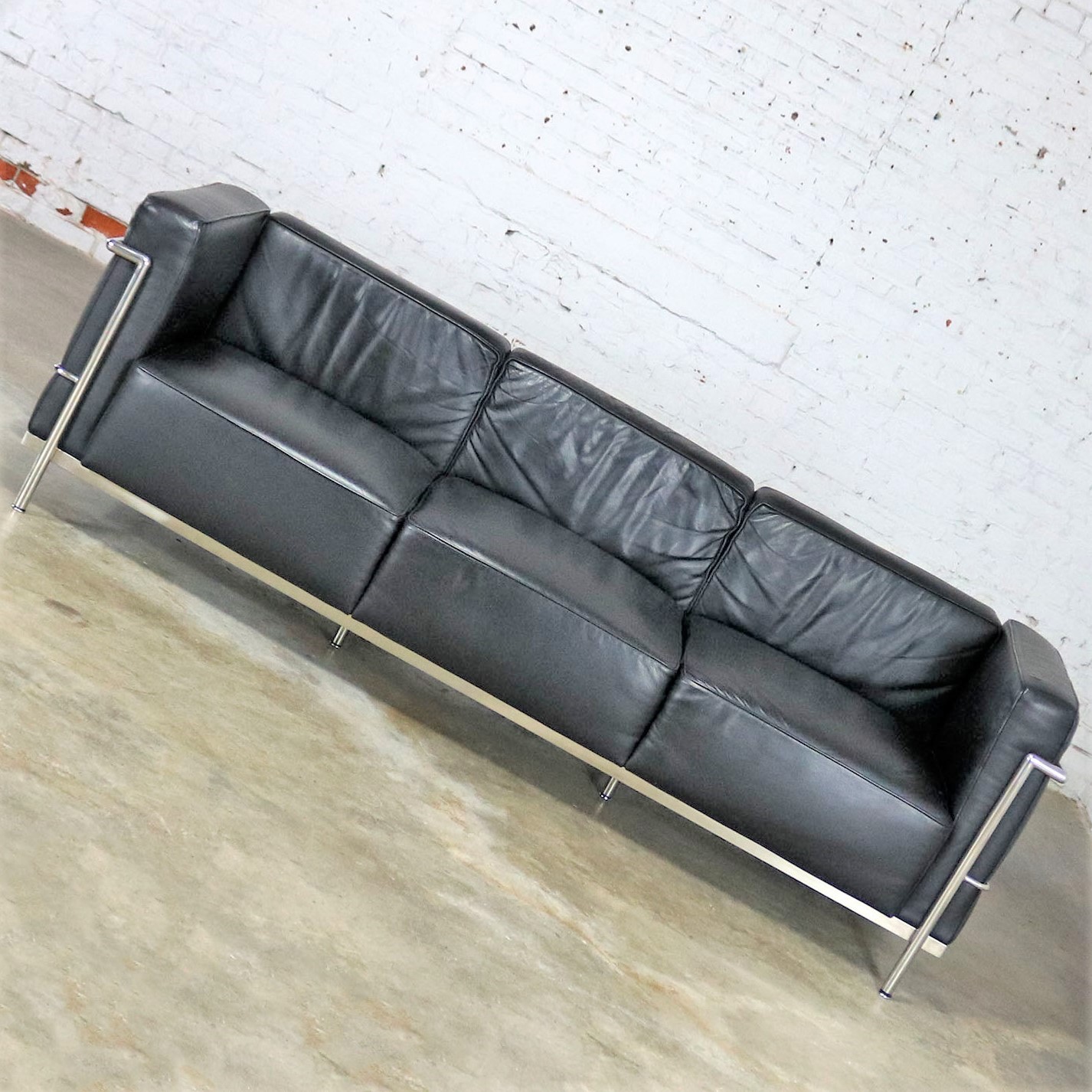 Le Corbusier LC3 Grand Comfort Style Black Leather Three Seat Sofa