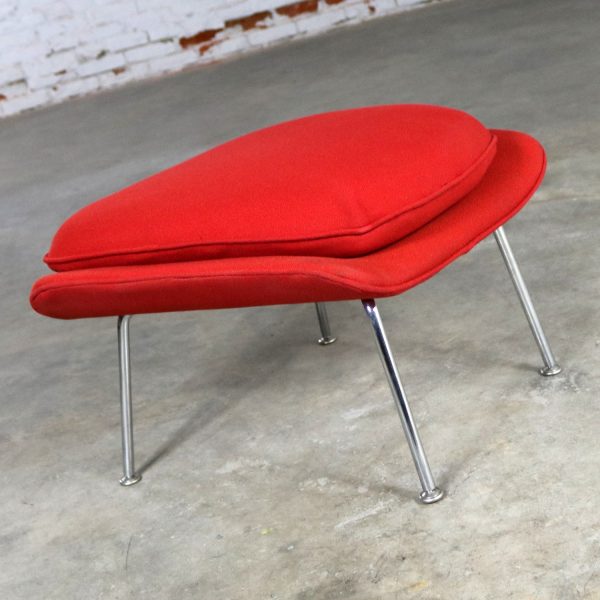 Eero Saarinen Womb Ottoman in Red