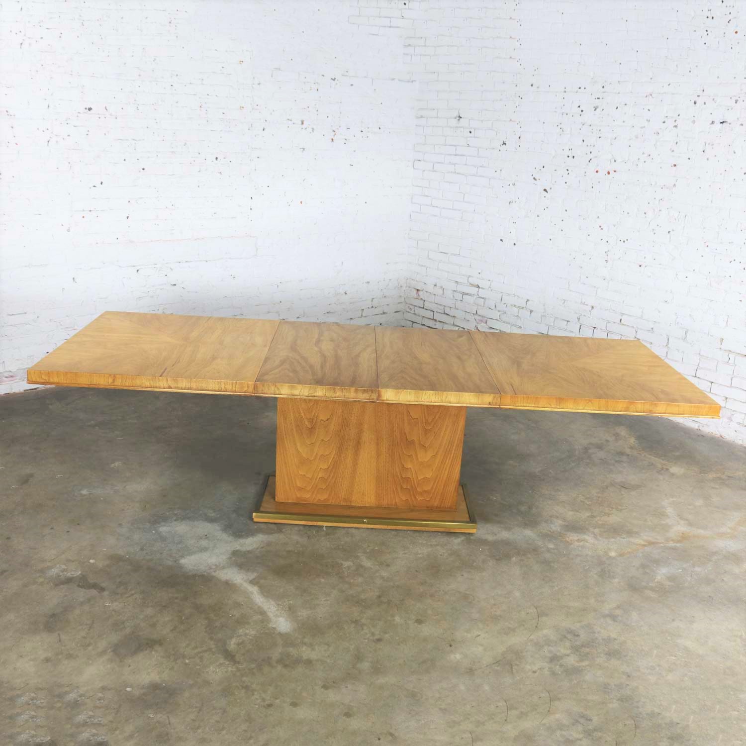 Modern Pedestal Dining Table w/ Brass Trim Attributed to Bernhardt Hibriten Flair Division