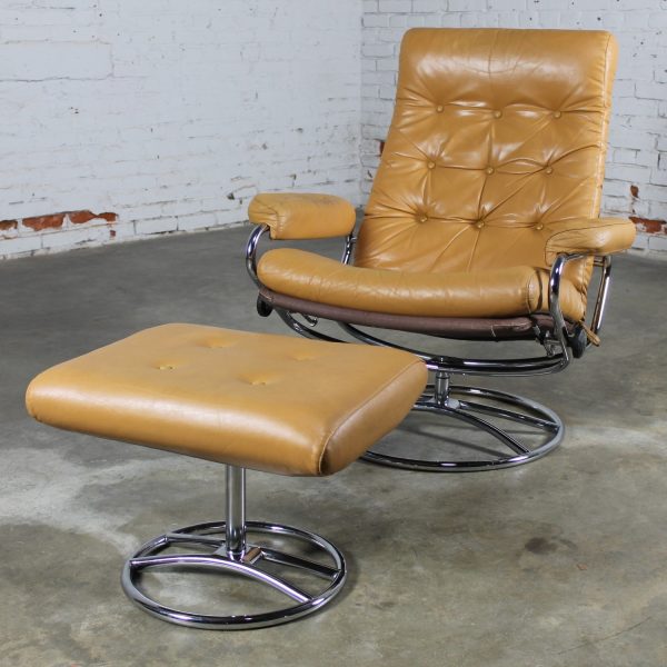 Vintage Scandinavian Modern Ekornes Style Stressless Reclining Lounge Chair & Ottoman