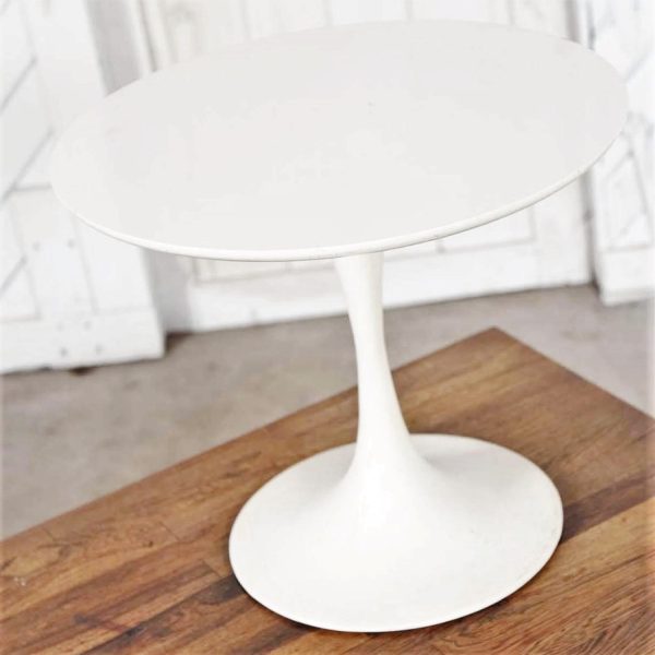 Mid-Century Modern Saarinen-Style Tulip Side Table