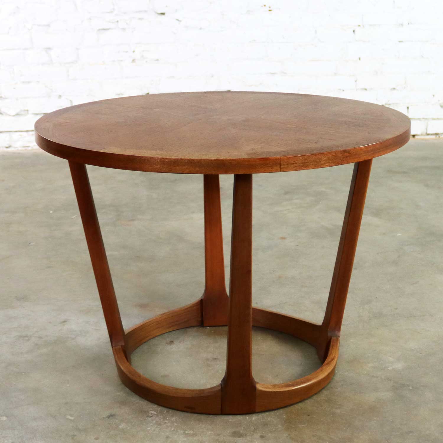 Mid-Century Modern Lane Round Drum End Table 997-22 from the Rhythm Collection