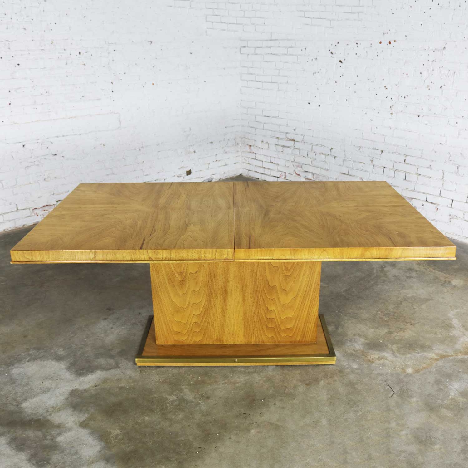 Modern Pedestal Dining Table w/ Brass Trim Attributed to Bernhardt Hibriten Flair Division