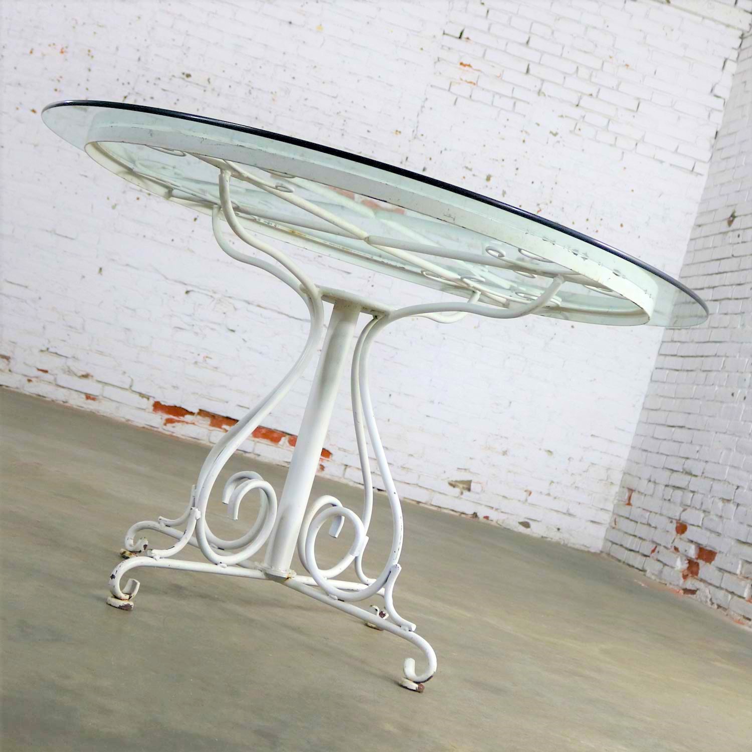 Mid Century Salterini Style Wrought Iron Round Patio Table