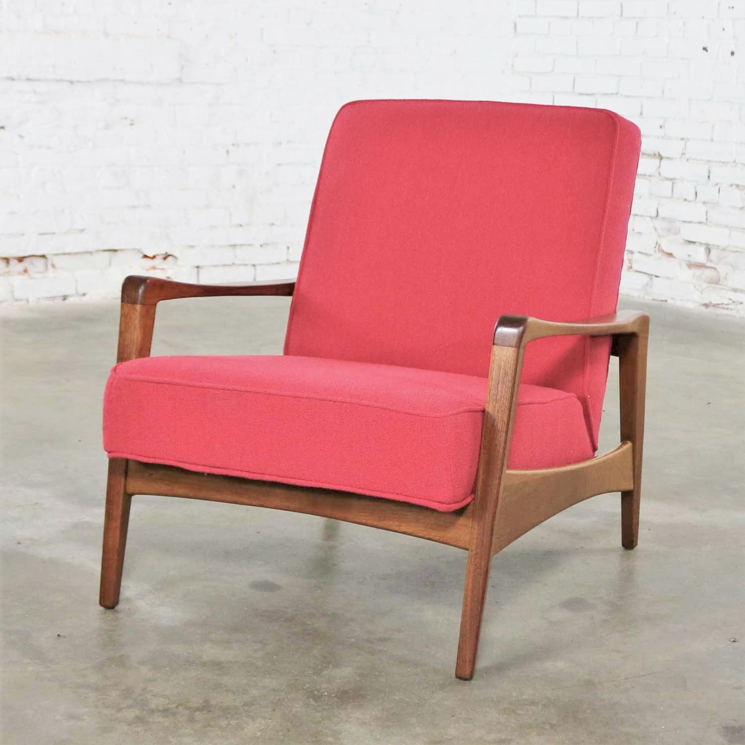 Scandinavian Modern Walnut and Fuchsia Lounge Chair Style Risom or Wanscher