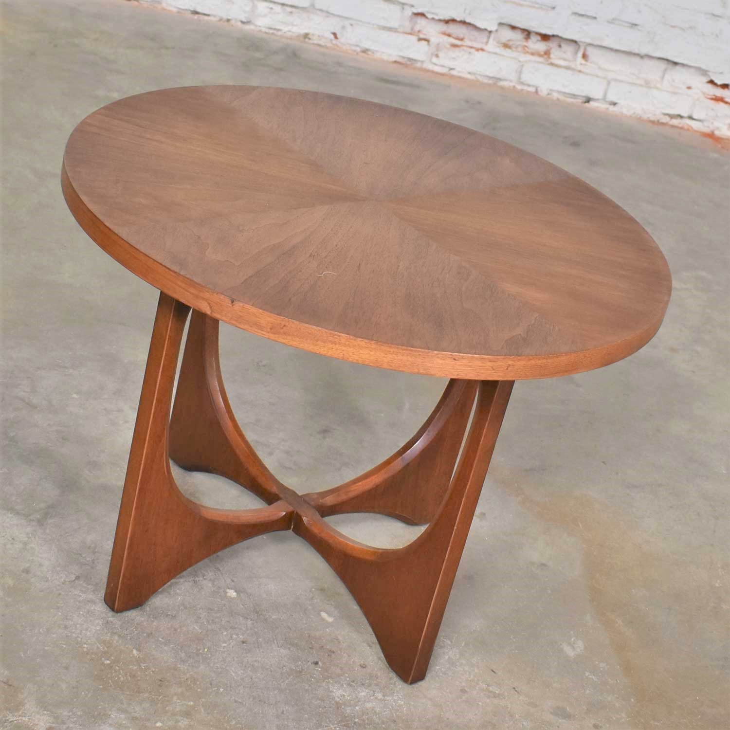 Mid Century Modern Broyhill Brasilia Round Lamp End or Side Table