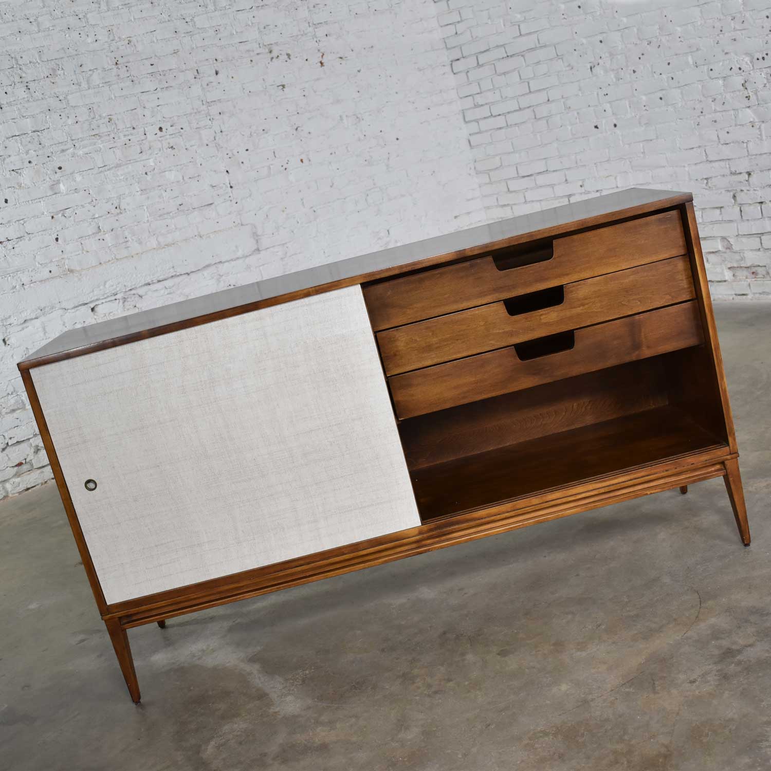 Paul McCobb Mid Century Modern Planner Group Credenza Buffet Cabinet by Winchendon