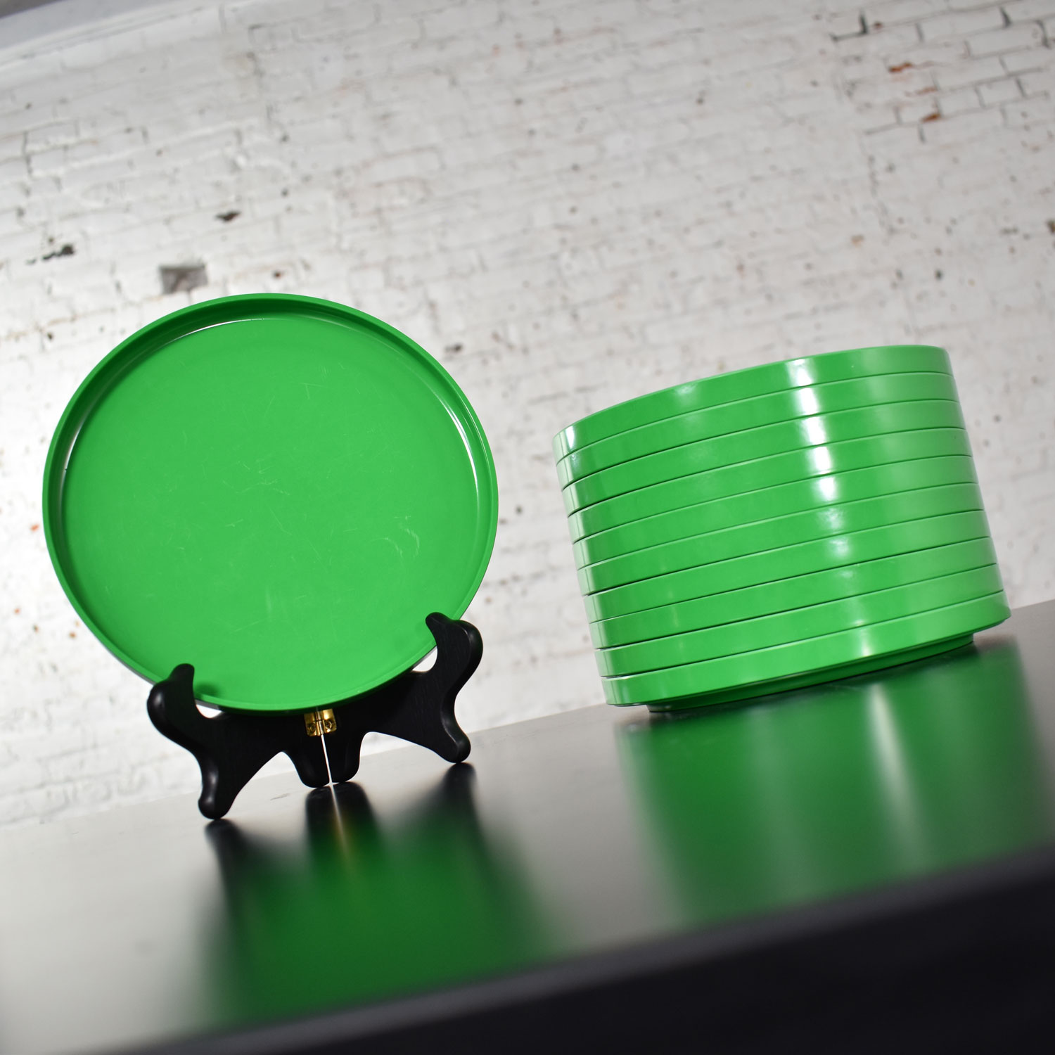 Heller Dinnerware by Lella and Massimo Vignelli in Kelly Green 58 Pieces Plus Napkins