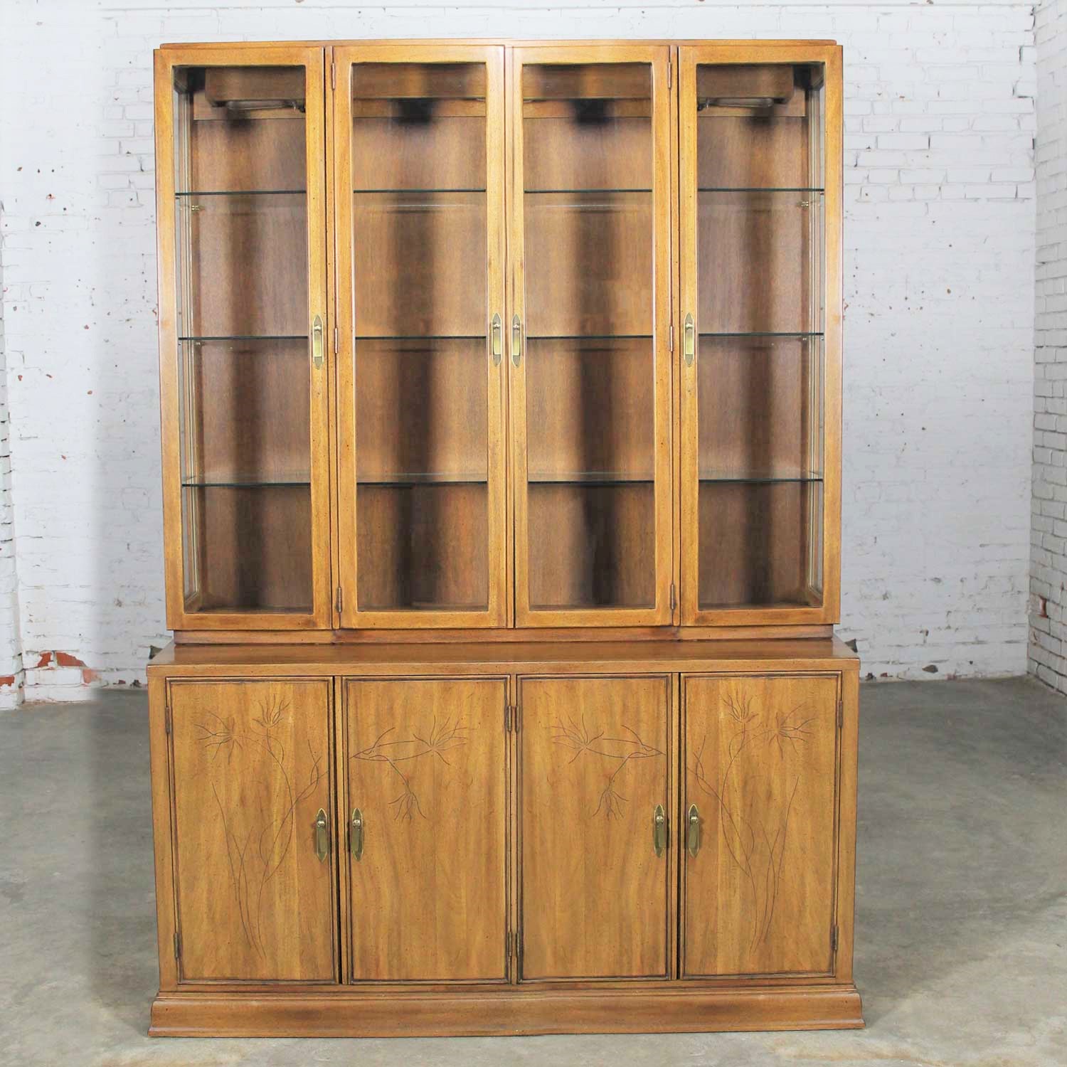 Davis Cabinet Company Lighted Display Cabinet China Hutch Vintage Mid Century Modern