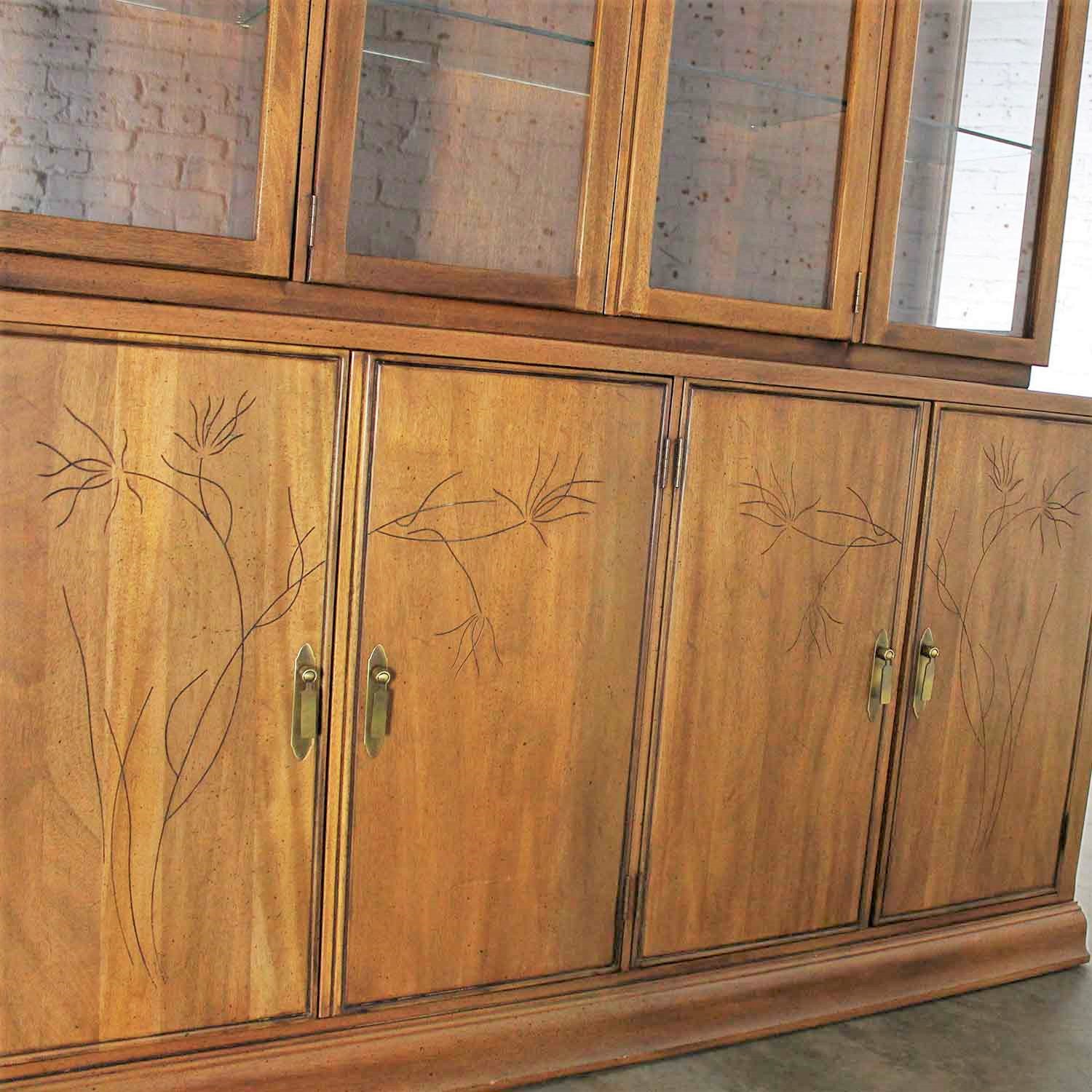 Davis Cabinet Company Lighted Display Cabinet China Hutch Vintage Mid Century Modern