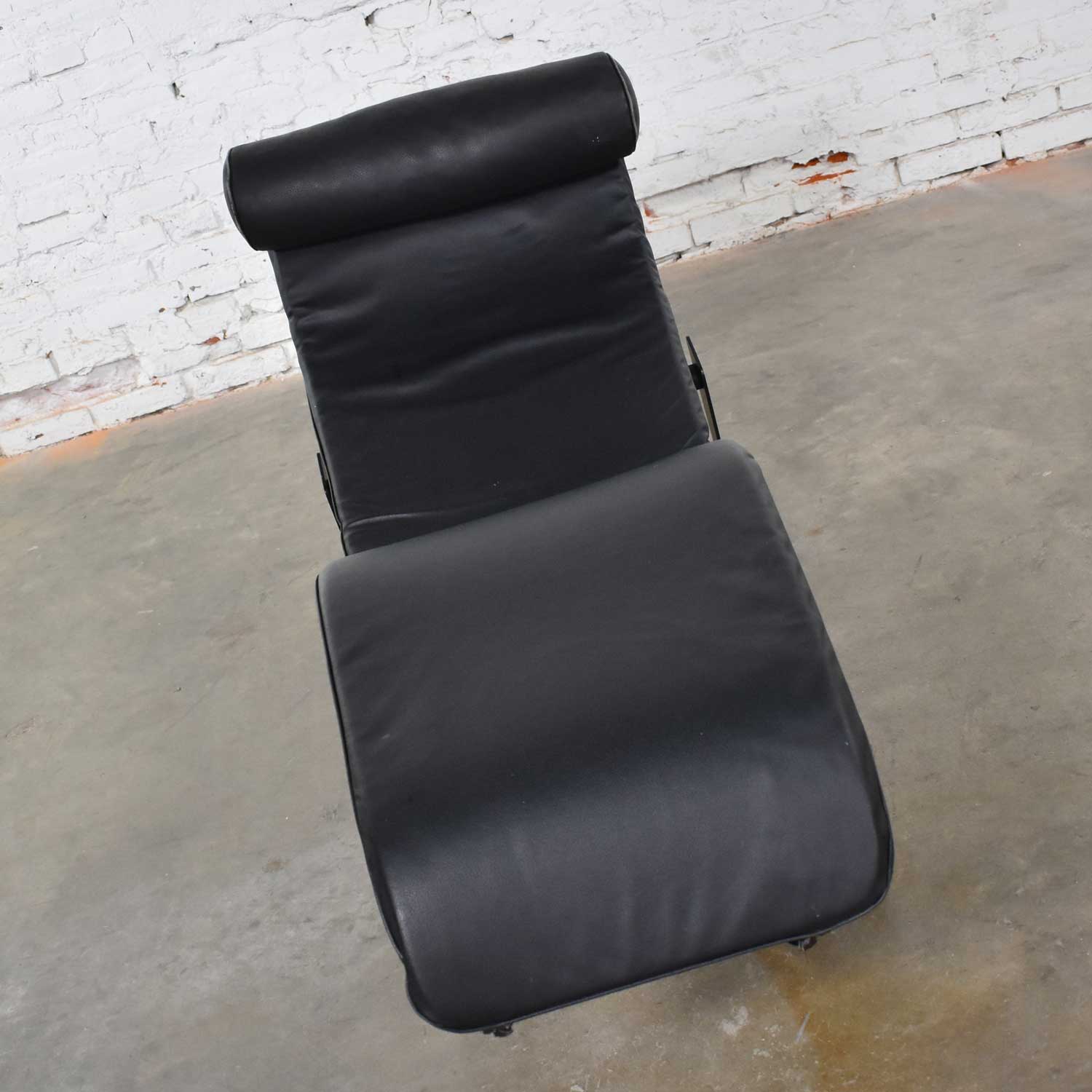 Le Corbusier LC4 Style Chaise Lounge with Black Leather Cushion by Unknown Maker