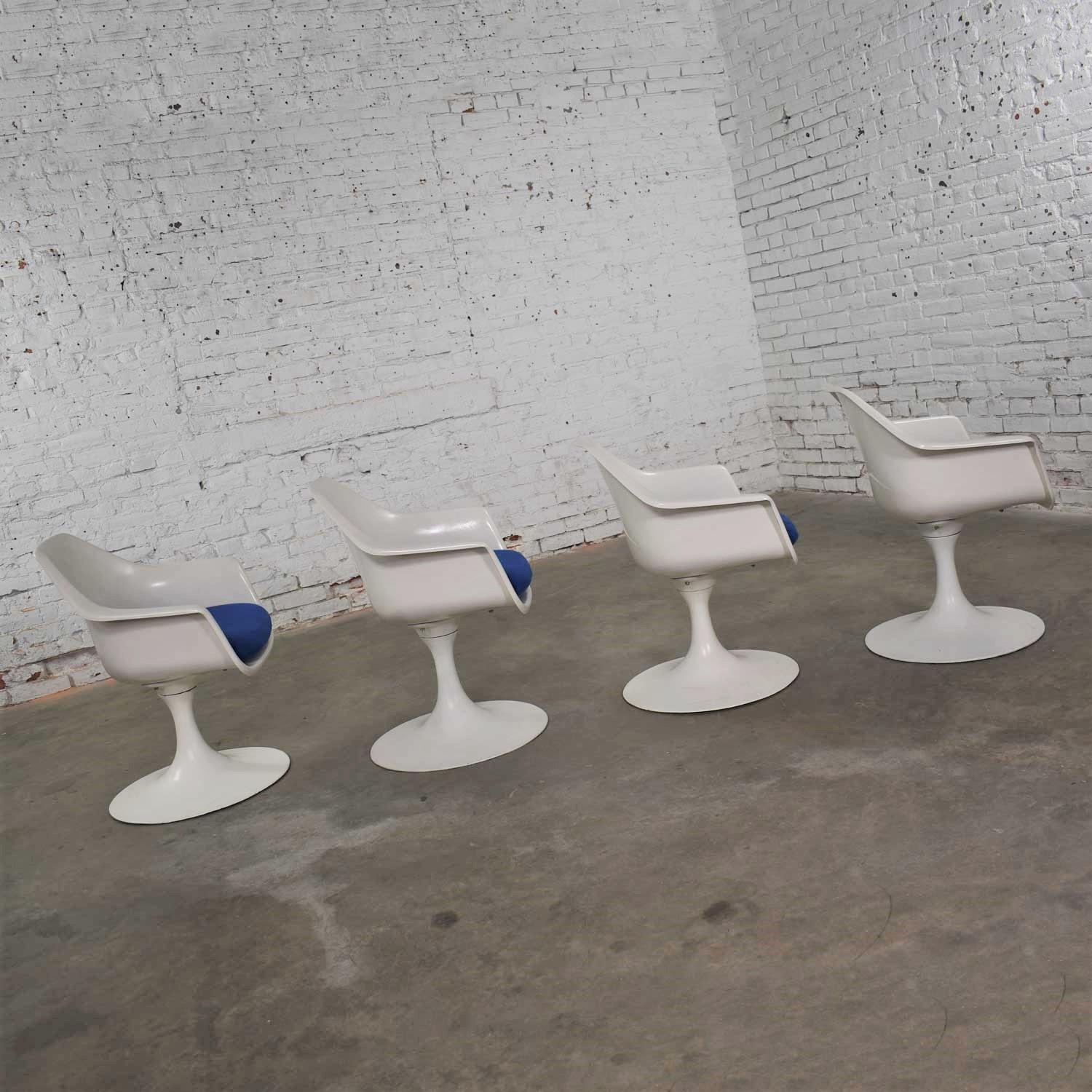 4 Tulip Style White Fiberglass Swivel Armchairs by Arthur Umanoff for Contemporary Shells