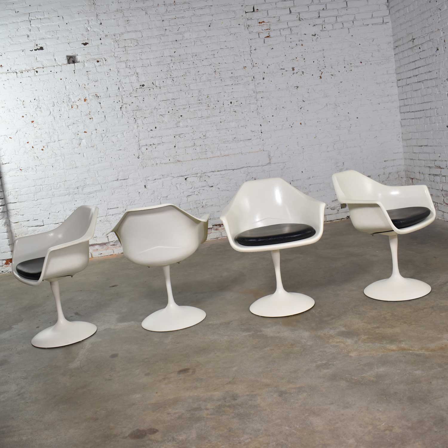 Tulip Style White Fiberglass Swivel Chairs and Table by Umanoff for Contemporary Shells