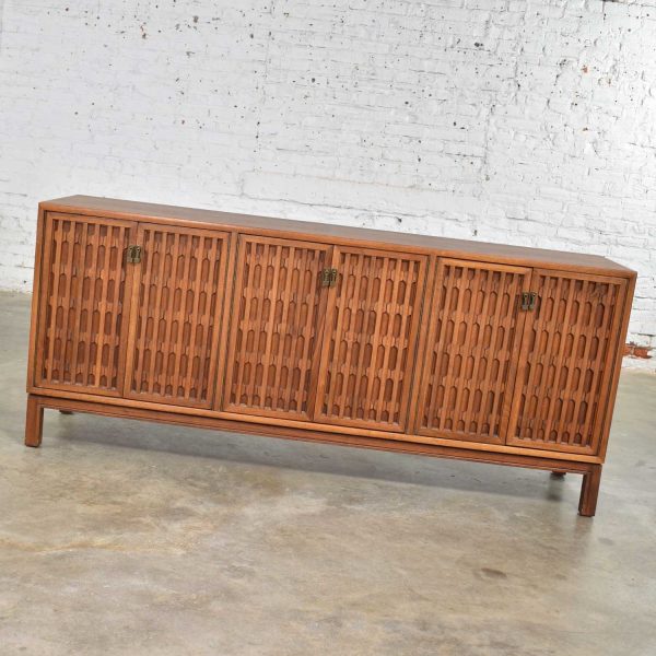 Mid Century Modern Walnut Credenza in the Style of John Stuart Widdicomb