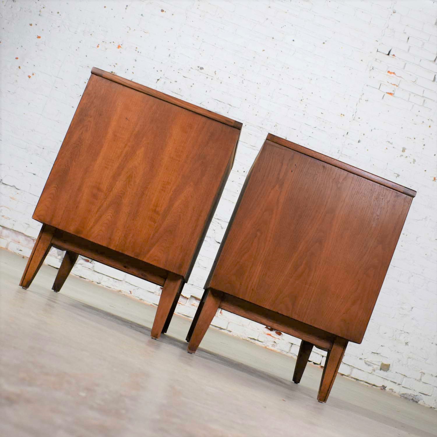Mid Century Pair of Nightstands or End Tables with Hexagon Paneled Design and Brass Hardware