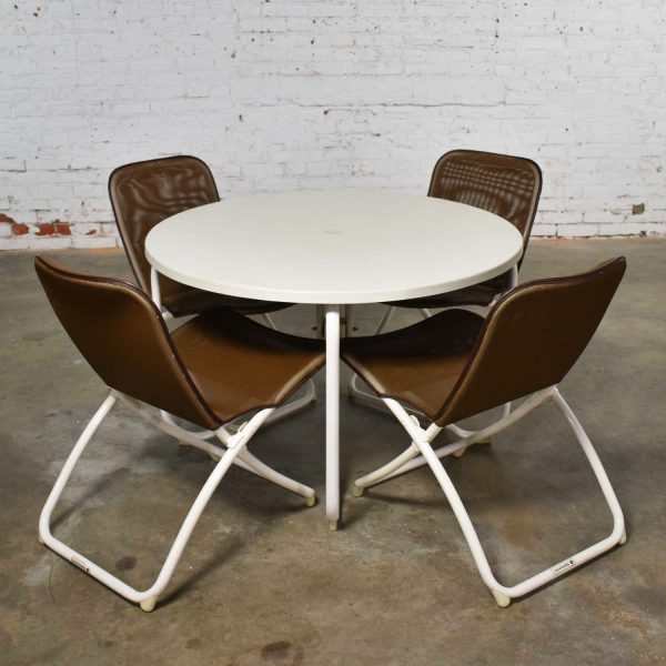Mid Century Modern Samsonite Round Patio Dining Table and 4 Folding Sling Chairs