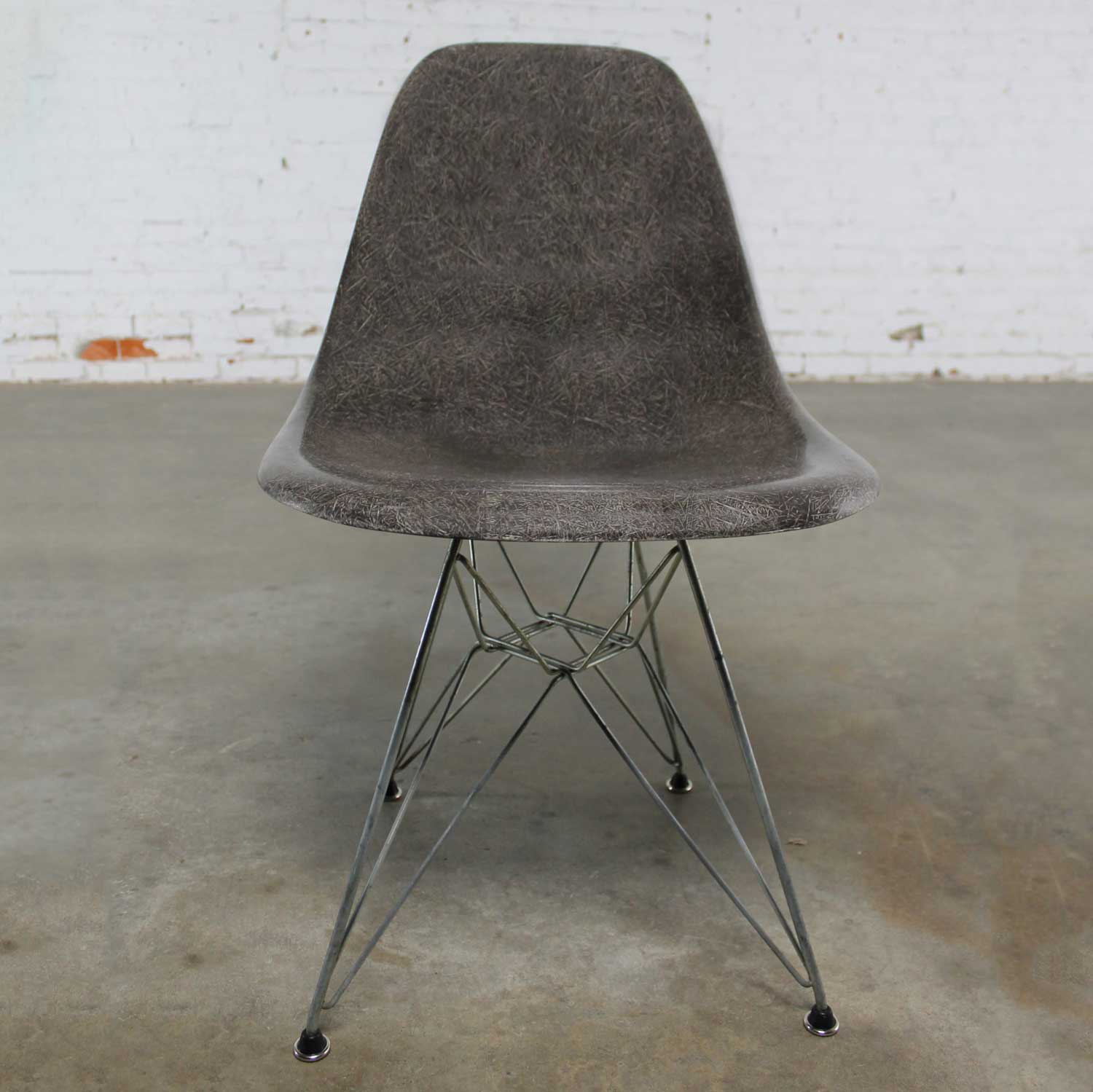 Vintage Mid Century Modern Herman Miller Eames DSR Chair Elephant Hide Grey circa 1976