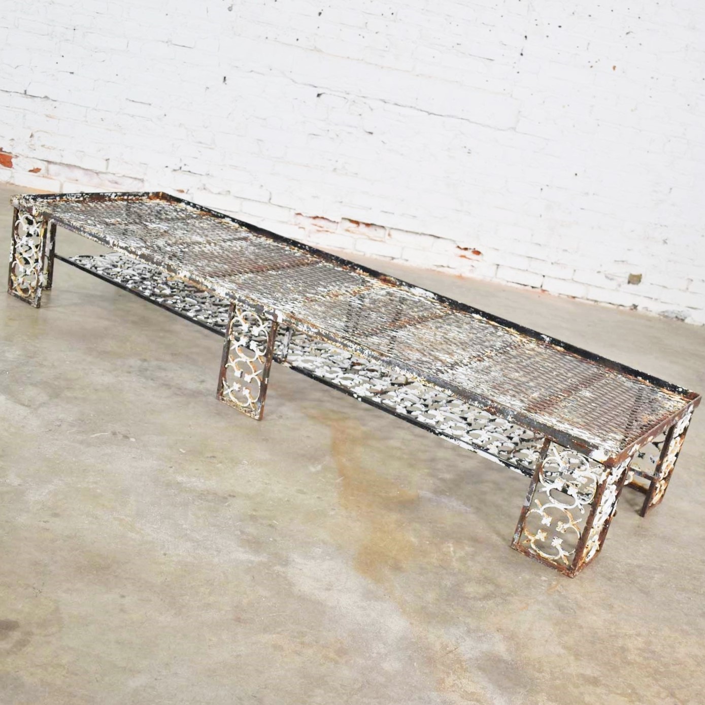 Antique Rustic Patinated Cast Iron Ornate Patio Garden Coffee Table Bench Daybed