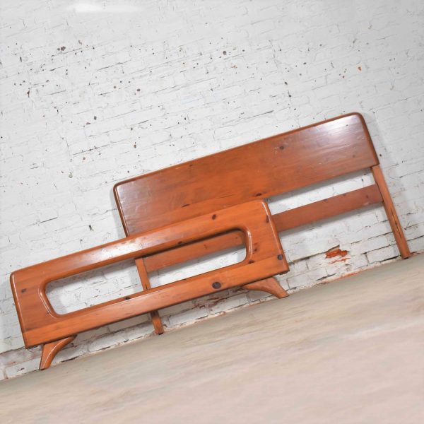 Mid Century Modern Franklin Shockey Sculpted Pine Full Size Bed