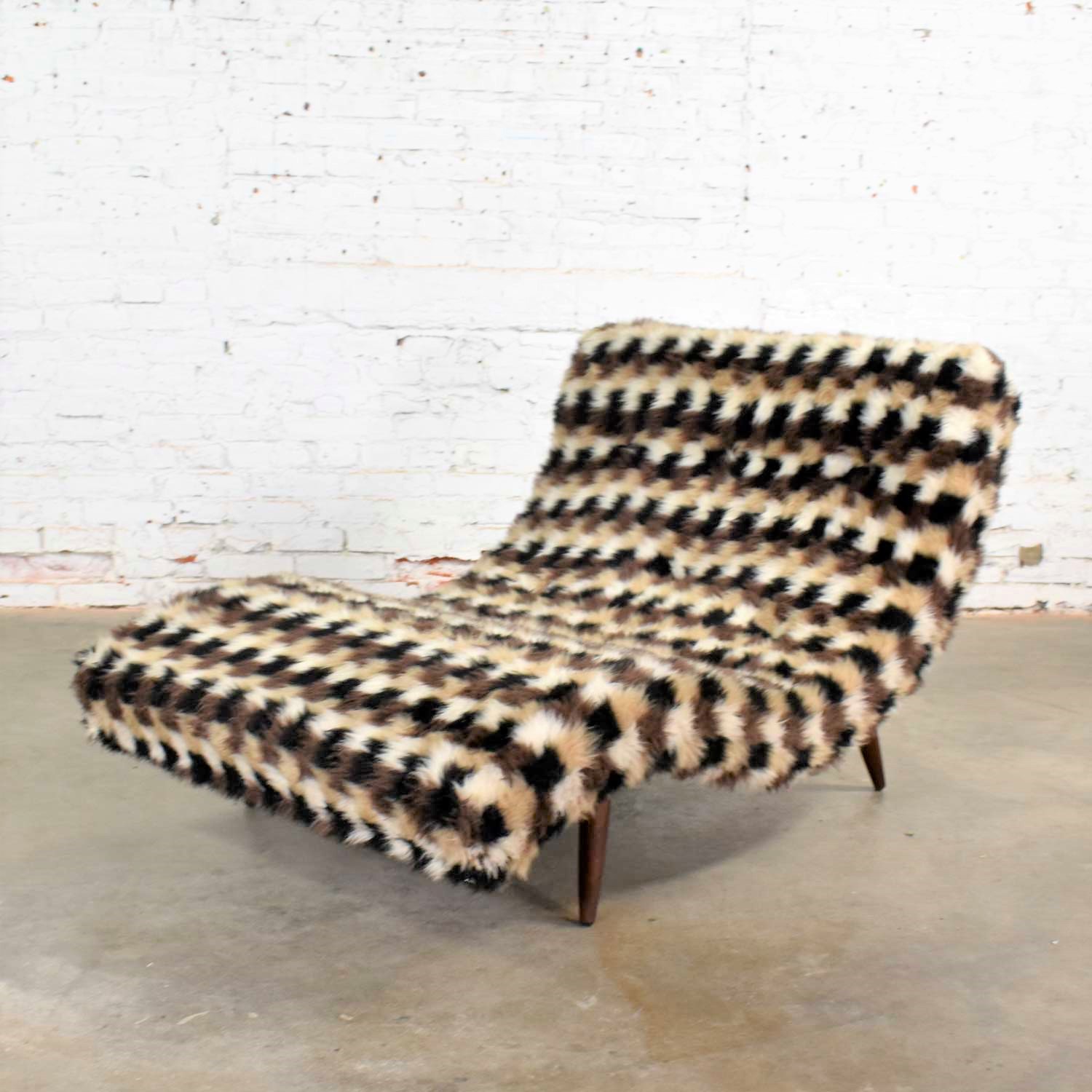 Wave Chaise Lounge in the Style of Adrian Pearsall with Original Faux Fur Upholstery