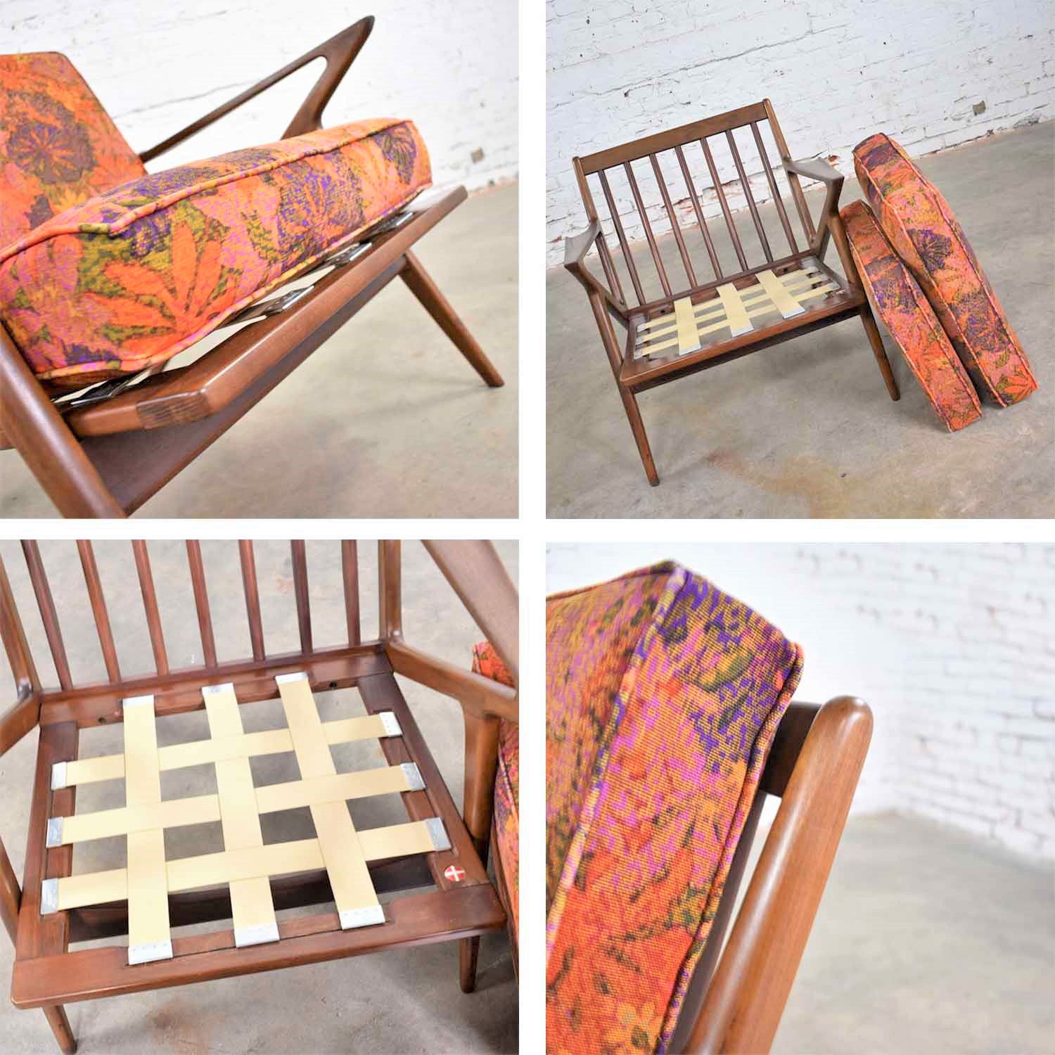 Scandinavian Modern Selig Z Lounge Chair by Poul Jensen in Walnut w/Original Fabric