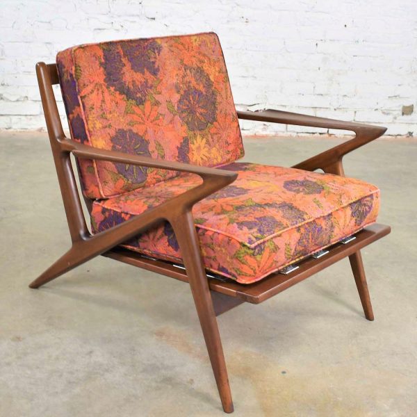 Scandinavian Modern Selig Z Lounge Chair by Poul Jensen in Walnut w/Original Fabric
