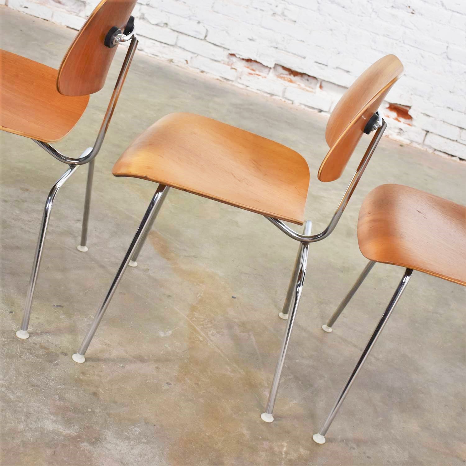 Vintage Mid Century Modern Eames DCM Dining Chairs for Herman Miller Set of 4
