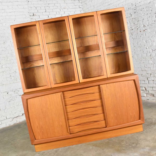 Scandinavian Modern 2-Piece Teak Buffet with China Hutch Display Cabinet Attr Dyrlund