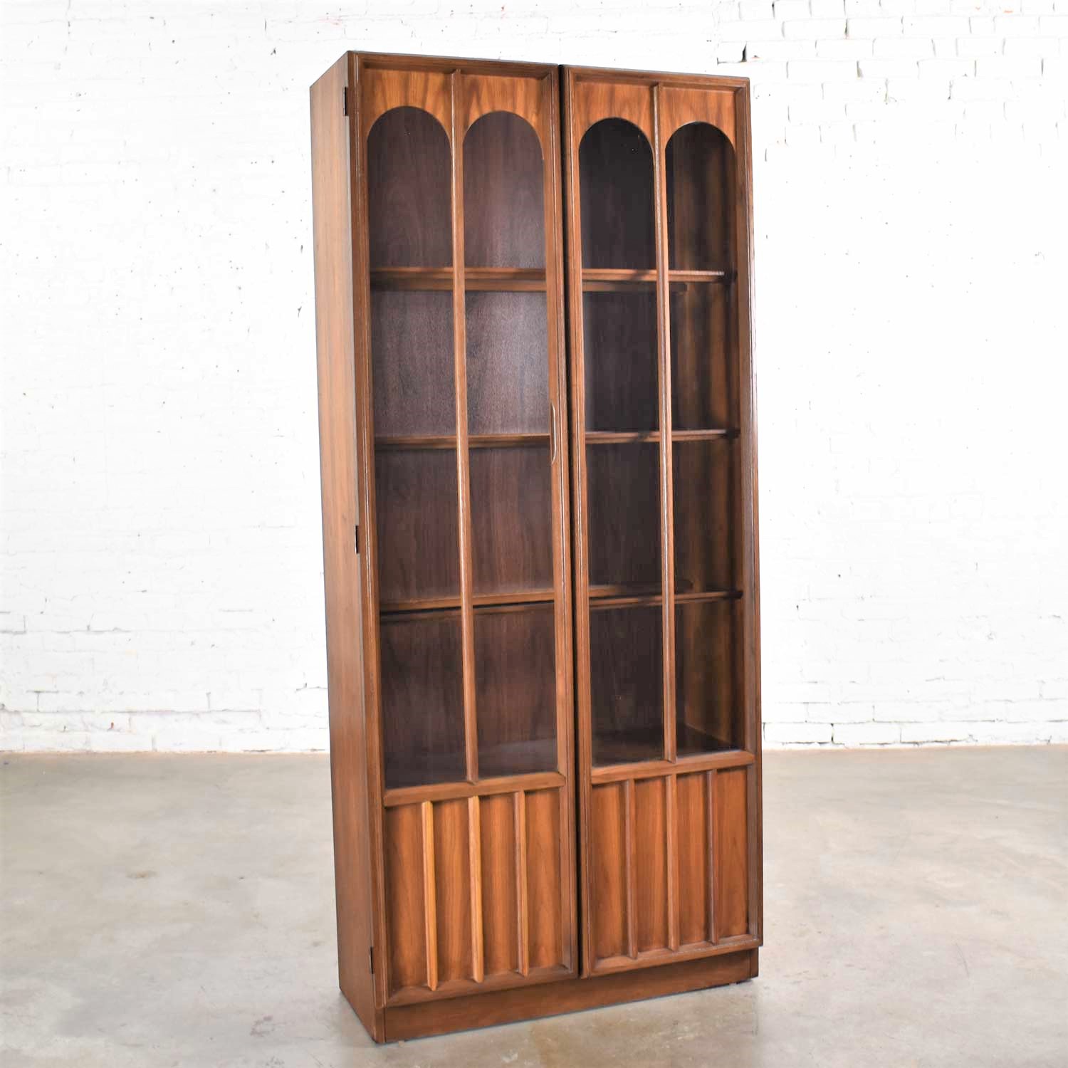 Keller Furniture MCM Lighted Display Cabinet Bookcase Style of Broyhill Brasilia & Kent Coffey