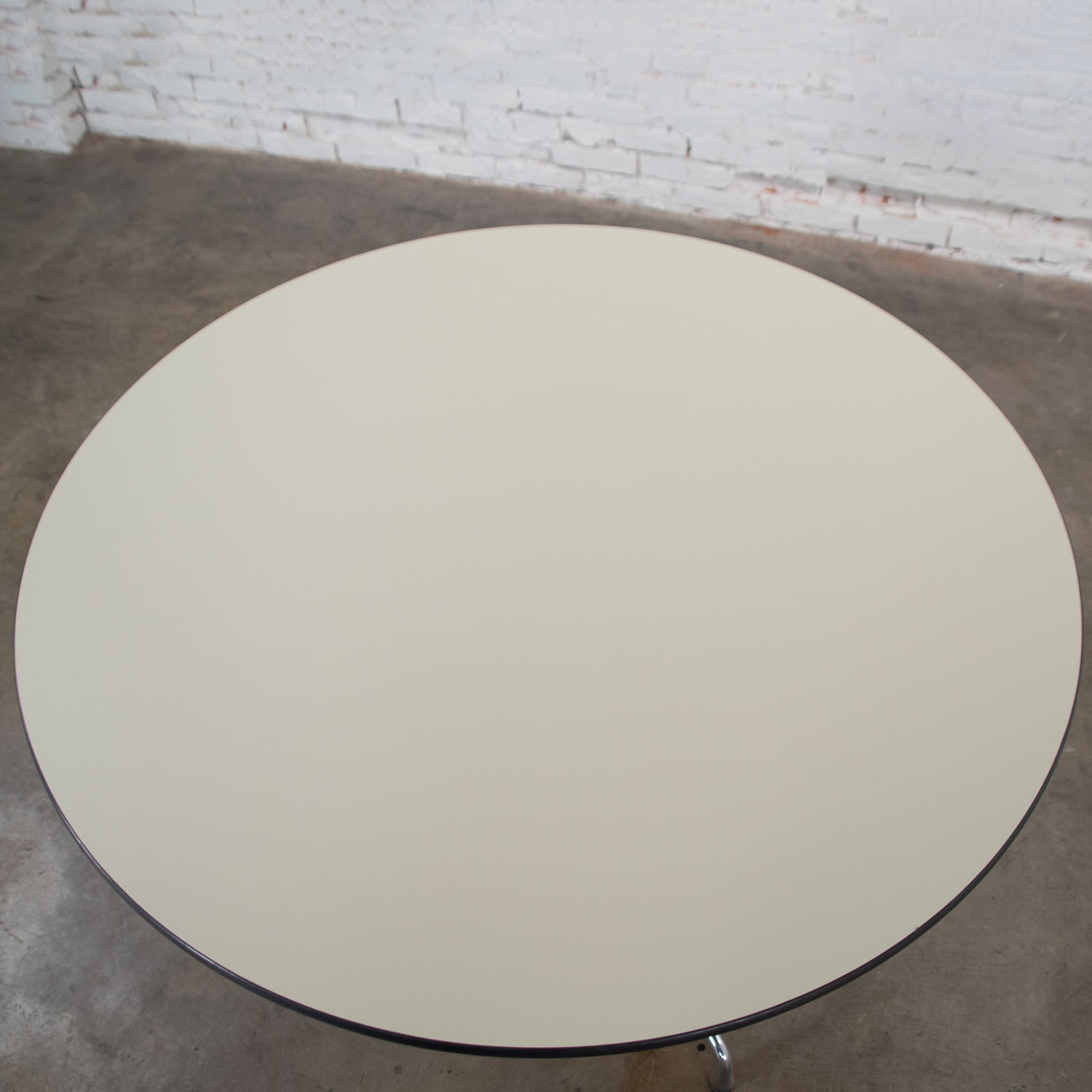 Eames Herman Miller Universal Base Round Table Off White Laminate Top