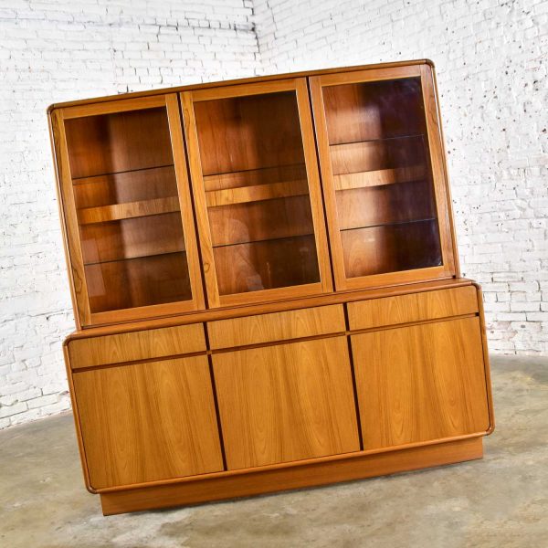 Danish Teak Veneer Mid-Century Scandinavian Modern Two-Piece China Hutch Buffet Cabinet