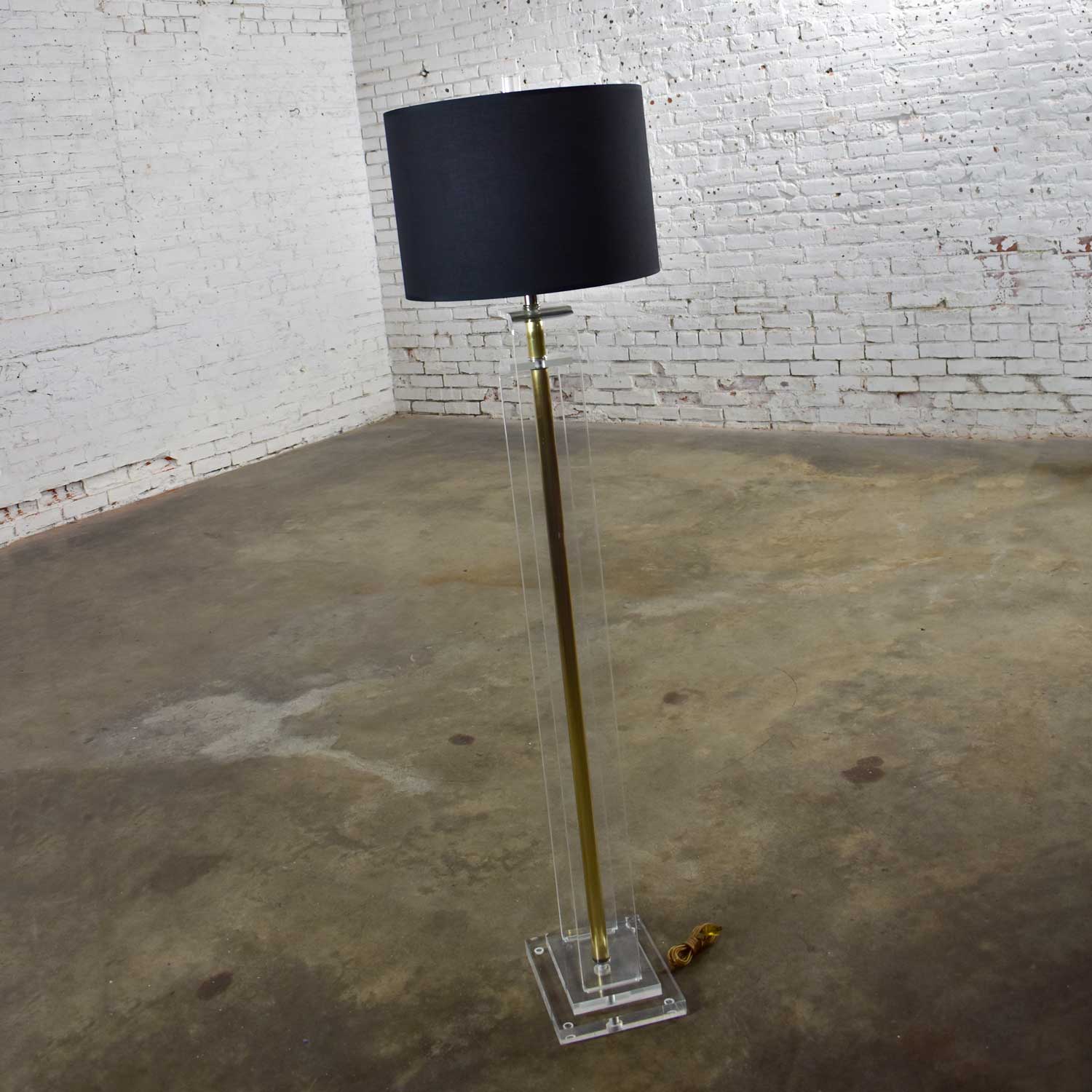 Art Deco Revival Hollywood Regency Lucite and Brass Plate Floor Lamp