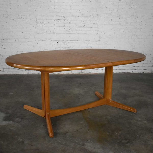 Scandinavian Modern Teak Oval Dining Table with Integral Leaf Style Dyrlund