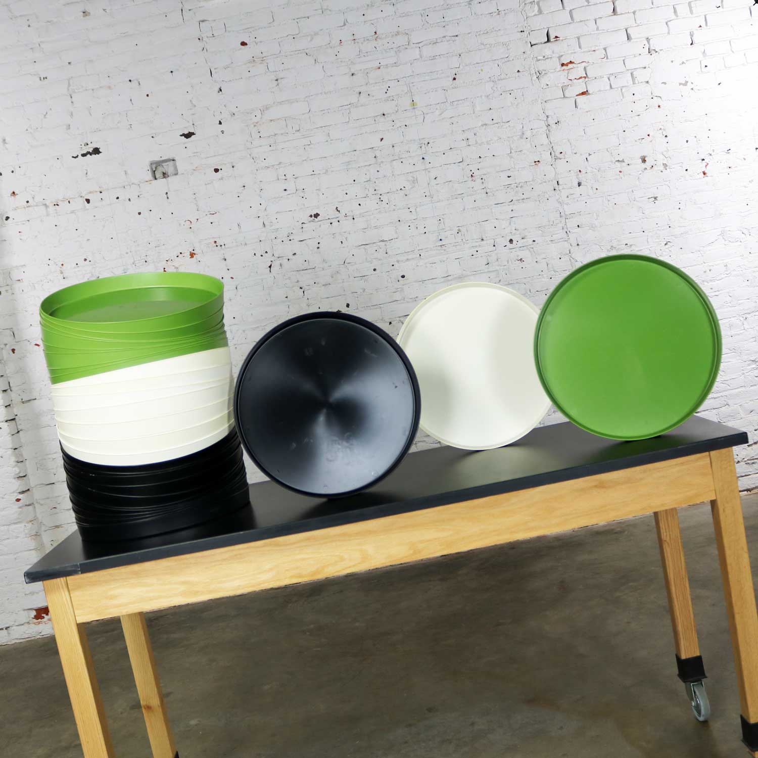 Mid Century Modern Trays Round White Plastic Splatter Platters by Sabe’s